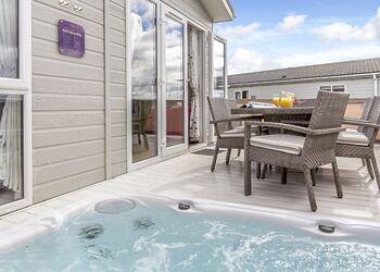 Truro Premier Lodge - Piran Meadows Resort, Newquay