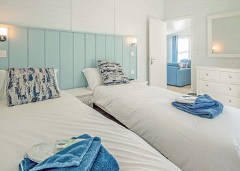 Signature Lodge 2 - Swanage Coastal Park, Swanage