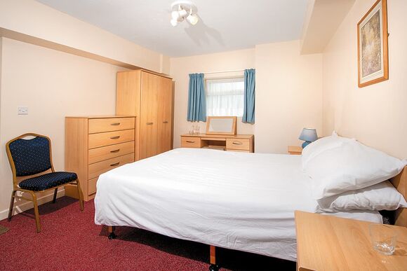 Typical SA 3 Bed Bronze Apartment (Pet) 