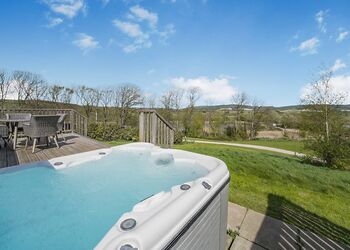 Caburn View Retreat - Swanborough Lakes Luxury Lodges, Lewes
