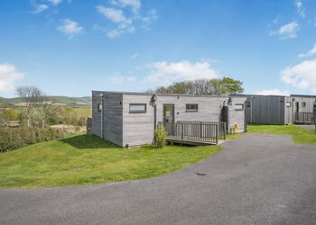 Caburn View Retreat - Swanborough Lakes Luxury Lodges, Lewes