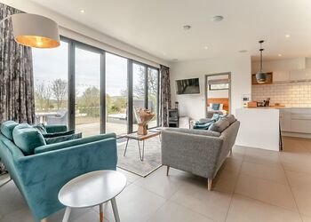 Lakeview Retreat - Swanborough Lakes Luxury Lodges, Lewes