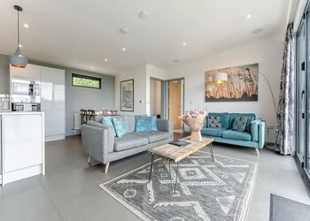 Lakeview Retreat - Swanborough Lakes Luxury Lodges, Lewes