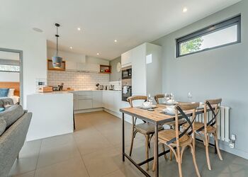 Lakeview Retreat - Swanborough Lakes Luxury Lodges, Lewes