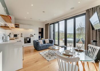 Woodland View Retreat - Swanborough Lakes Luxury Lodges, Lewes