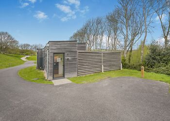 Woodland View Retreat (Pet) - Swanborough Lakes Luxury Lodges, Lewes