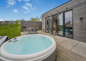 Woodland View Retreat (Pet) - Swanborough Lakes Luxury Lodges, Lewes
