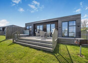 Caburn View Retreat (Pet) - Swanborough Lakes Luxury Lodges, Lewes