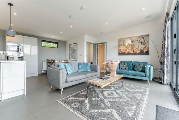 Lakeview Retreat - Swanborough Lakes Luxury Lodges, Lewes