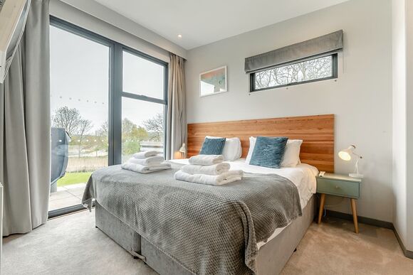 Lakeview Retreat - Swanborough Lakes Luxury Lodges, Lewes