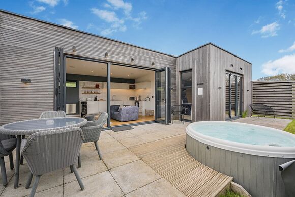 Woodland View Retreat - Swanborough Lakes Luxury Lodges, Lewes