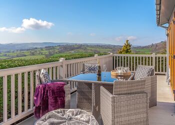 Cliff Top Lodge - Tan Rallt Holiday Park & Spa, Abergele