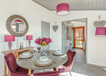 Cliff Top Lodge - Tan Rallt Holiday Park & Spa, Abergele