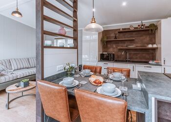 Willow Lodge VIP Hot Tub and Pet Friendly - The Astbury Golf and Lodge Resort, Bridgnorth