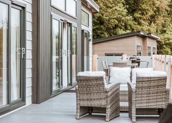 Redwood Lodge VIP Hot Tub - The Astbury Golf and Lodge Resort, Bridgnorth