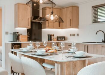 Redwood Lodge VIP Hot Tub - The Astbury Golf and Lodge Resort, Bridgnorth