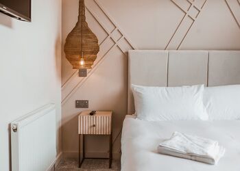 Redwood Lodge VIP Hot Tub - The Astbury Golf and Lodge Resort, Bridgnorth