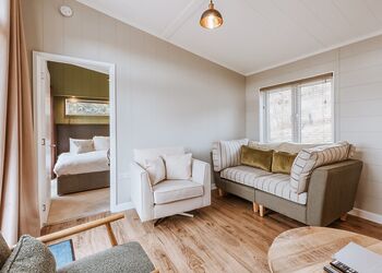 Magnolia Lodge VIP Hot Tub - The Astbury Golf and Lodge Resort, Bridgnorth