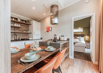 Magnolia Lodge VIP Hot Tub - The Astbury Golf and Lodge Resort, Bridgnorth