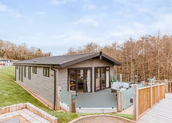 Copper Beech Lodge VIP Hot Tub - The Astbury Golf and Lodge Resort, Bridgnorth