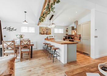 Copper Beech Lodge VIP Hot Tub - The Astbury Golf and Lodge Resort, Bridgnorth