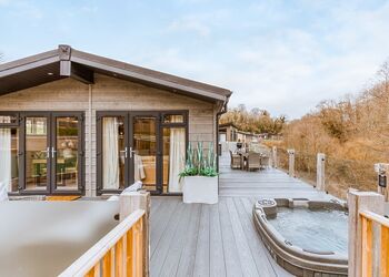 Copper Beech Lodge VIP Hot Tub - The Astbury Golf and Lodge Resort, Bridgnorth