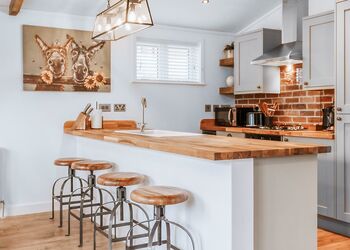 Copper Beech Lodge VIP Hot Tub - The Astbury Golf and Lodge Resort, Bridgnorth