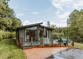 Laurel Lodge VIP Hot Tub - The Astbury Golf and Lodge Resort, Bridgnorth