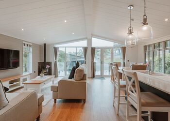 Laurel Lodge VIP Hot Tub - The Astbury Golf and Lodge Resort, Bridgnorth