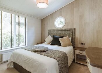 Laurel Lodge VIP Hot Tub - The Astbury Golf and Lodge Resort, Bridgnorth