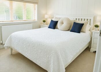 Cherry Lodge VIP Hot Tub and Pet Friendly - The Astbury Golf and Lodge Resort, Bridgnorth