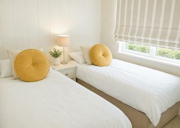 Cherry Lodge VIP Hot Tub and Pet Friendly - The Astbury Golf and Lodge Resort, Bridgnorth