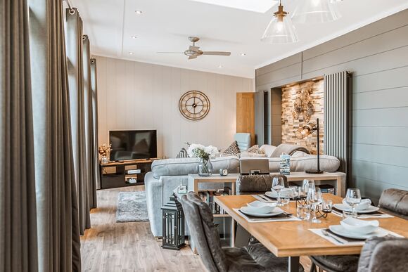 Oak Lodge VIP - The Astbury Golf and Lodge Resort, Bridgnorth