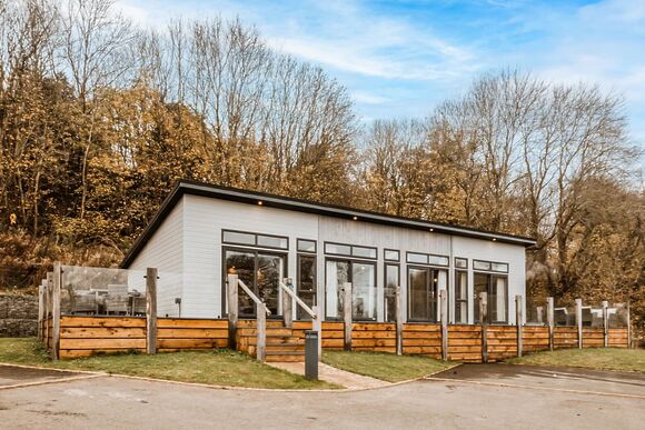 Oak Lodge VIP - The Astbury Golf and Lodge Resort, Bridgnorth