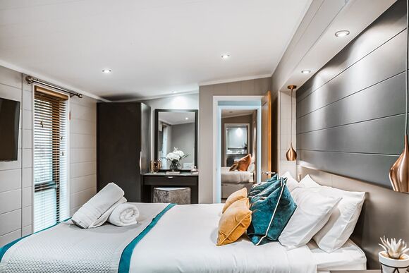 Oak Lodge VIP - The Astbury Golf and Lodge Resort, Bridgnorth