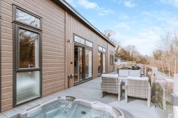 Willow Lodge VIP Hot Tub and Pet Friendly - The Astbury Golf and Lodge Resort, Bridgnorth