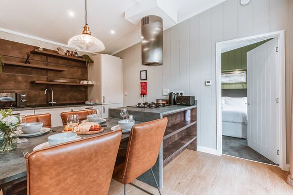 Willow Lodge VIP Hot Tub and Pet Friendly - The Astbury Golf and Lodge Resort, Bridgnorth