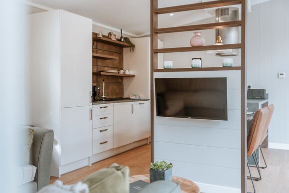 Willow Lodge VIP Hot Tub and Pet Friendly - The Astbury Golf and Lodge Resort, Bridgnorth