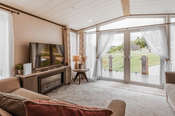 Sycamore Lodge VIP Hot Tub and Pet Friendly - The Astbury Golf and Lodge Resort, Bridgnorth