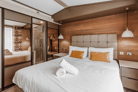 Sycamore Lodge VIP Hot Tub and Pet Friendly - The Astbury Golf and Lodge Resort, Bridgnorth