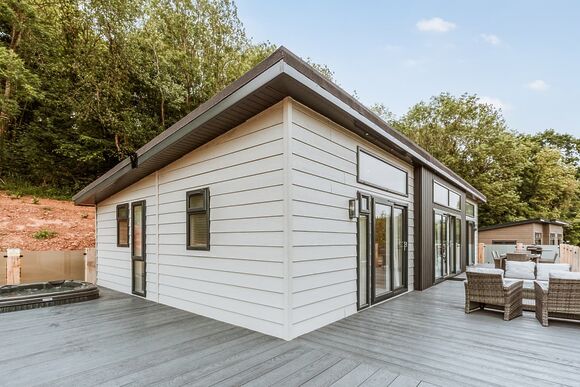 Redwood Lodge VIP Hot Tub - The Astbury Golf and Lodge Resort, Bridgnorth