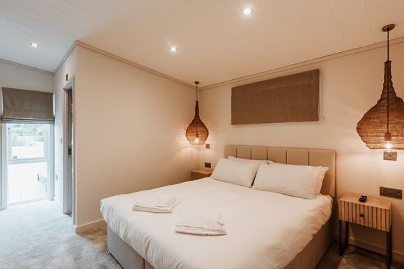 Redwood Lodge VIP Hot Tub - The Astbury Golf and Lodge Resort, Bridgnorth