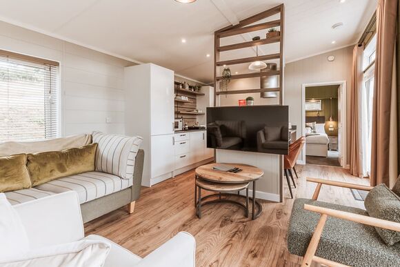 Magnolia Lodge VIP Hot Tub - The Astbury Golf and Lodge Resort, Bridgnorth