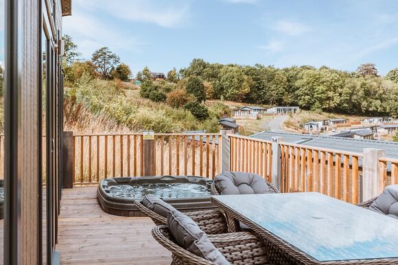 Magnolia Lodge VIP Hot Tub - The Astbury Golf and Lodge Resort, Bridgnorth