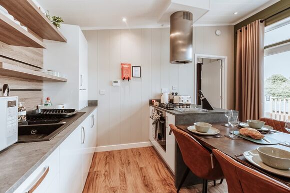 Magnolia Lodge VIP Hot Tub - The Astbury Golf and Lodge Resort, Bridgnorth