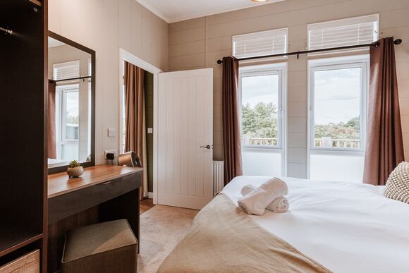 Magnolia Lodge VIP Hot Tub - The Astbury Golf and Lodge Resort, Bridgnorth