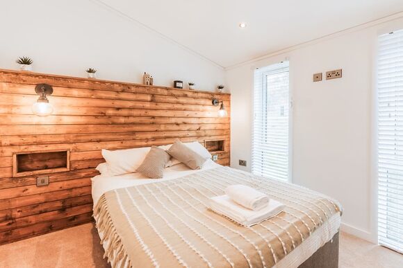 Copper Beech Lodge VIP Hot Tub - The Astbury Golf and Lodge Resort, Bridgnorth