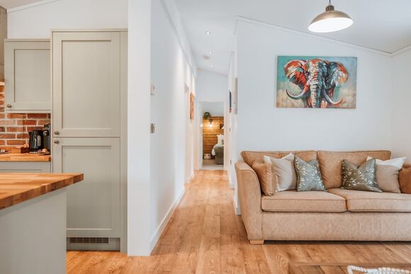 Copper Beech Lodge VIP Hot Tub - The Astbury Golf and Lodge Resort, Bridgnorth