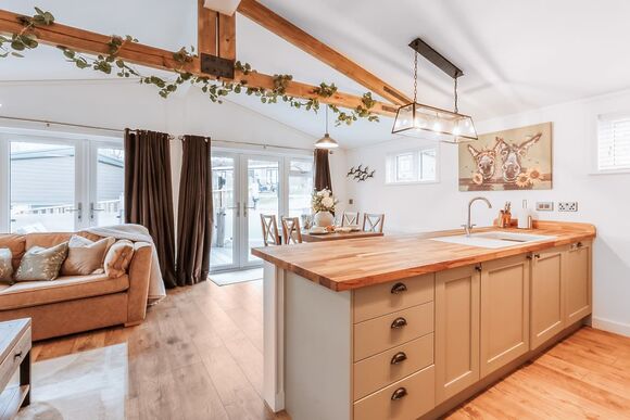 Copper Beech Lodge VIP Hot Tub - The Astbury Golf and Lodge Resort, Bridgnorth