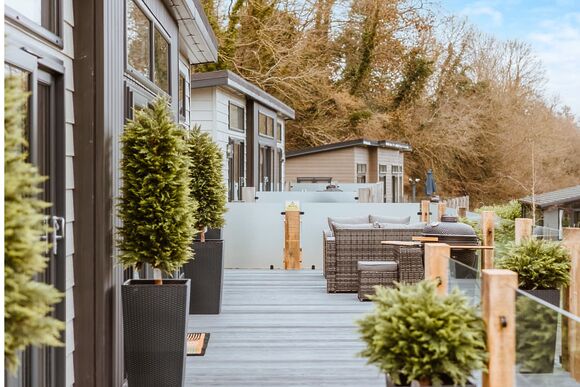 Ebony Lodge VIP Hot Tub Pet Friendly - The Astbury Golf and Lodge Resort, Bridgnorth